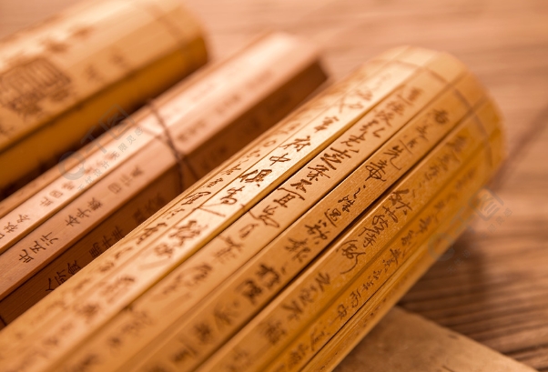 梦见假花是什么预兆_梦见假花解析图片